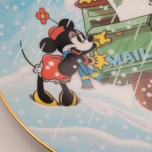 Disney Christmas Seasons Greetings 1986 Second Edition Collector Plate - Picture 2 of 6